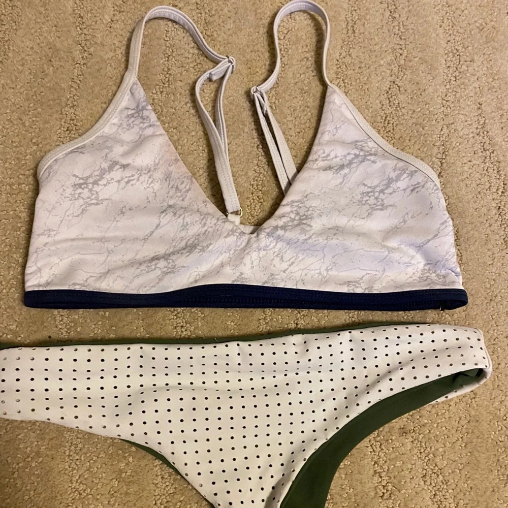 Bikini Set - Picture 1 of 3